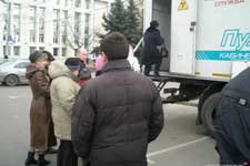 Жителям Киева делают флюорографию прямо на улице