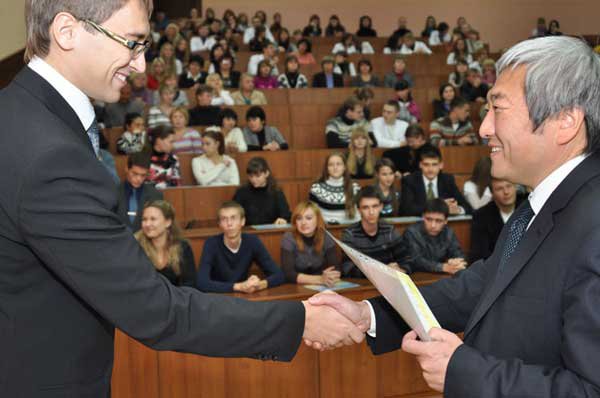80 студентов Запорожского медуниверситета получили мэрскую стипендию