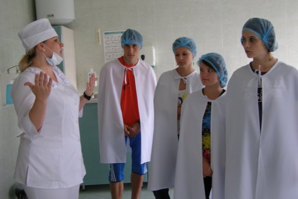 Запорожские дети на день стали врачами