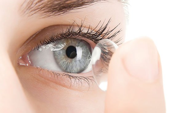Очки или контактные линзы: что лучше использовать для коррекции зрения?