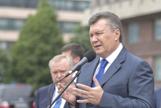 В Запорожье Виктор Янукович пообещал мотивировать медиков