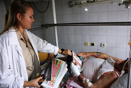 Запорожские спасатели рассказали пациентам ожогового отделения