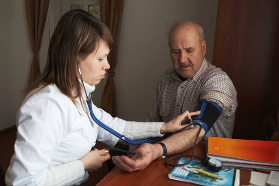 В Запорожье стартовал пилотный проект по замене участковых врачей семейными