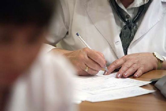 В Запорожье врач-педиатр пошла под суд за поддельную справку