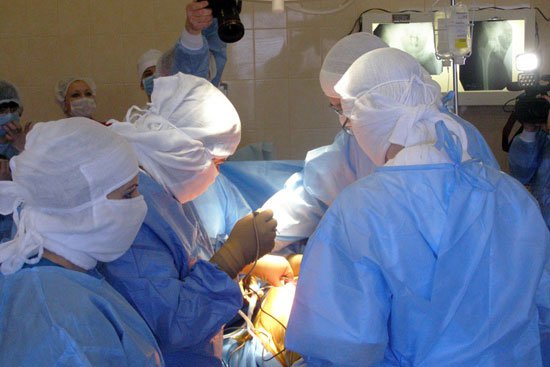 Запорожские ортопеды проводят уникальные операции на суставах