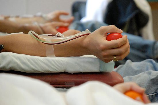 Запорожцев приглашают сдать кровь для спасения матерей